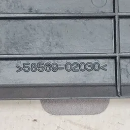 Накладка салону Toyota Auris (06-12) 1.6 Бенз OEM 5856902030 фото 3