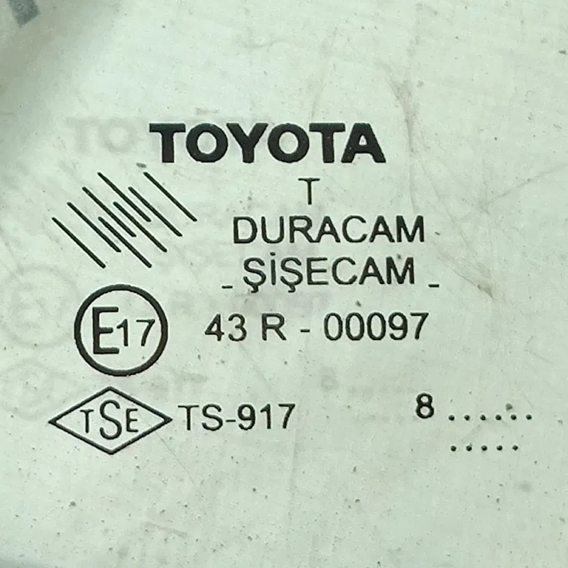 Скло дверей Toyota Auris (06-12) 1.6 Бензин заднє праве