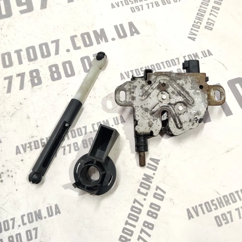 Замок капота Ford Focus MK2 (04-11) 1.6 Дизель