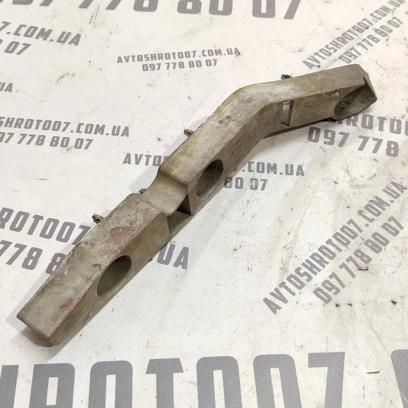 Кронштейн бампера Ford Focus MK2 (04-11) 1.6D перед правий