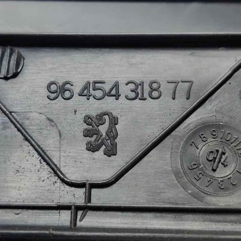Накладка салону передня ліва Peugeot 407 (04-11) 2.0 дизель