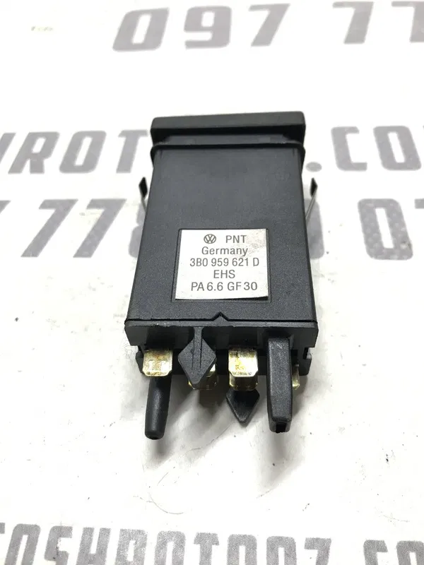 Кнопка обігріву заднього скла VW Passat B5+ (00-05) 1.9D