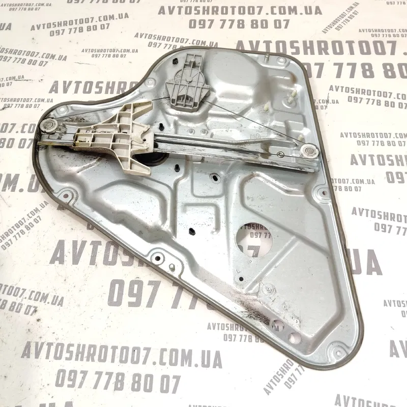 Склопідіймач зад лів Hyundai Elantra 1.6Б 06-11 834702H020S4