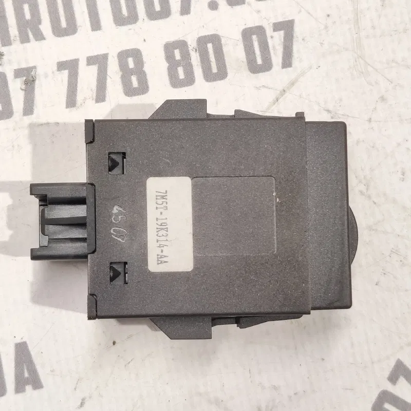 Кнопка обігріву сидінь Ford Focus MK2 (04-11) 1.6 дизель