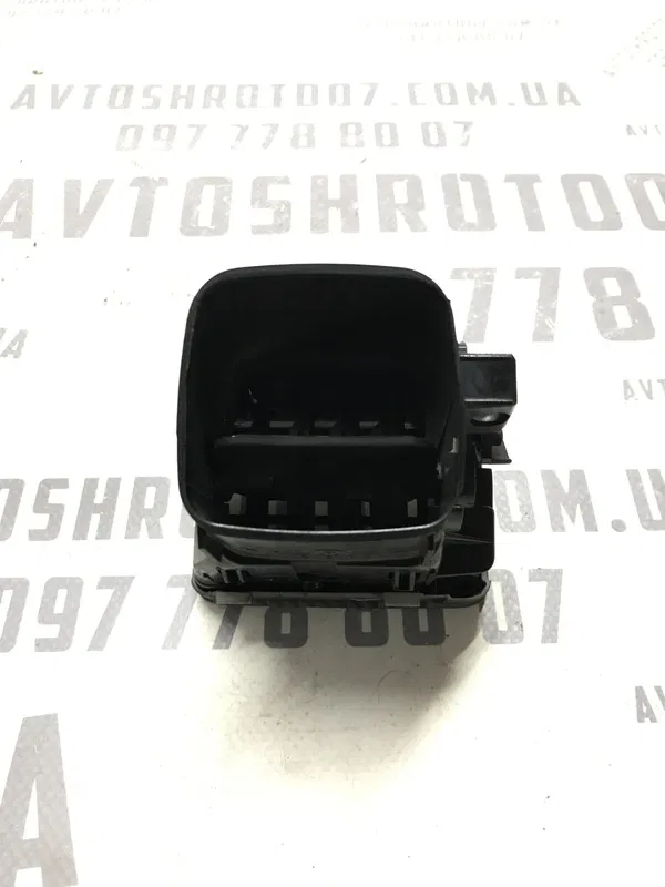 Дефлектор обдуву передній лівий VW Passat B5+ (00-05) 1.9D