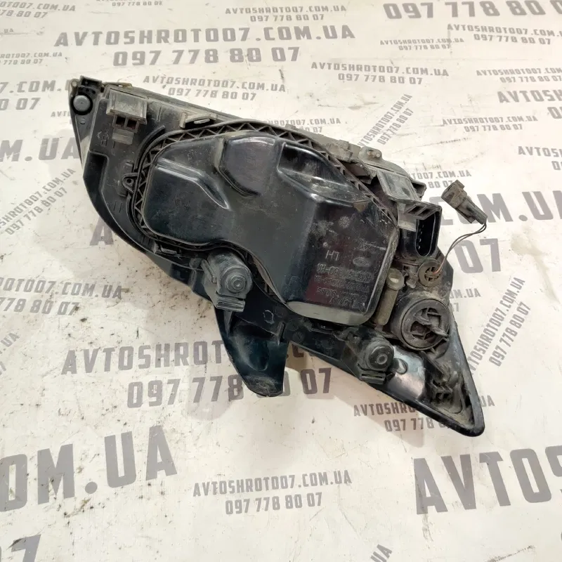Фара передня ліва Ford Focus MK2 (04-11) 1.6D 4M5113101RC