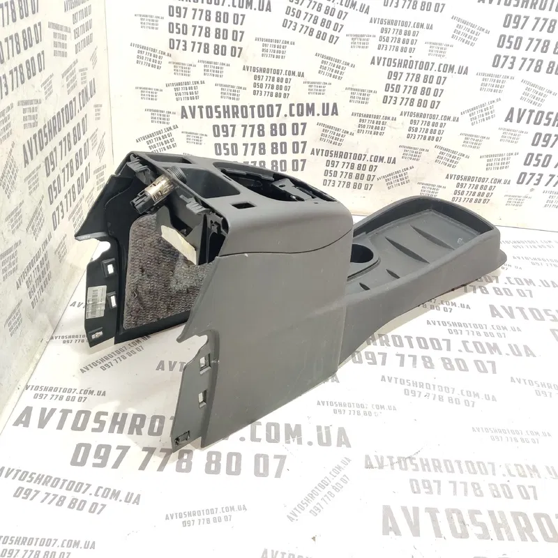 Консоль центральна Renault Grand Scenic 3 (09-16) 1.6 диз