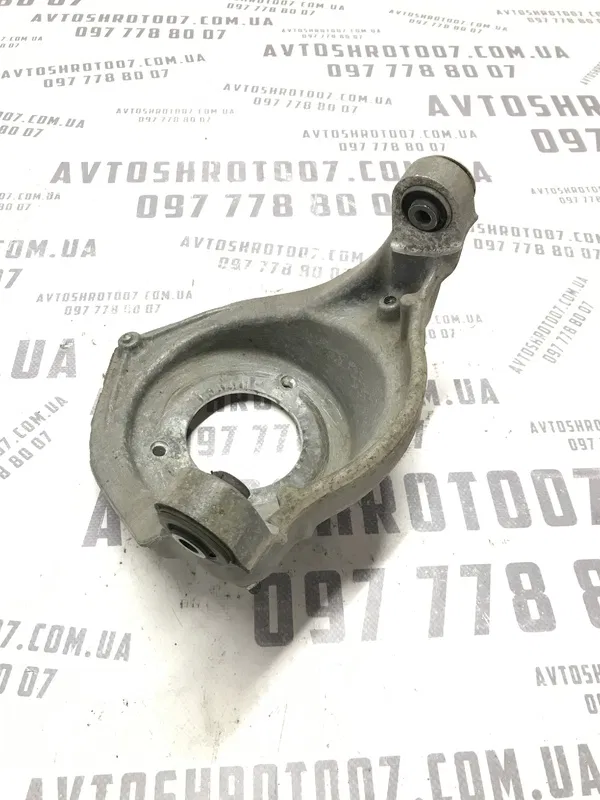 Кронштейн амортизатора Peugeot 407 (04-11) 2.0D пер. правий