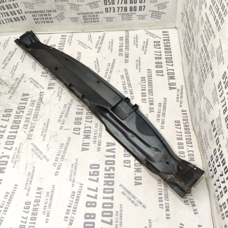 Накладка передня Ford Focus MK2 (04-11) 1.6D 4M51A01628