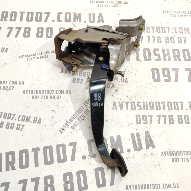 Педаль щеплення Nissan X-Trail T30 (01-07) 2.5 бензин