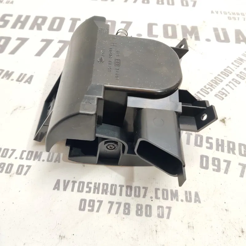 Підстаканник лівий Nissan X-Trail T30 2.5 (01-07) 68430EQ100