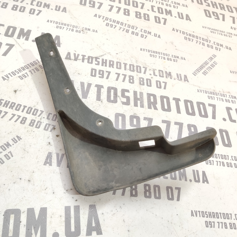 Бризговик передній правий Nissan X-Trail T30 (01-07) 2.5