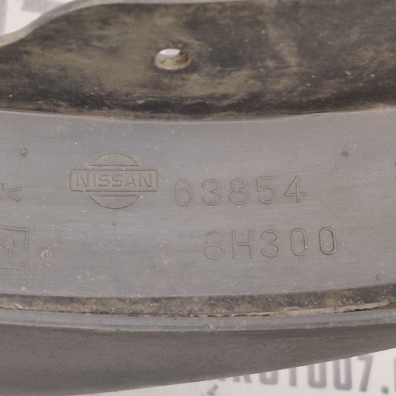 Бризговик передній правий Nissan X-Trail T30 (01-07) 2.5