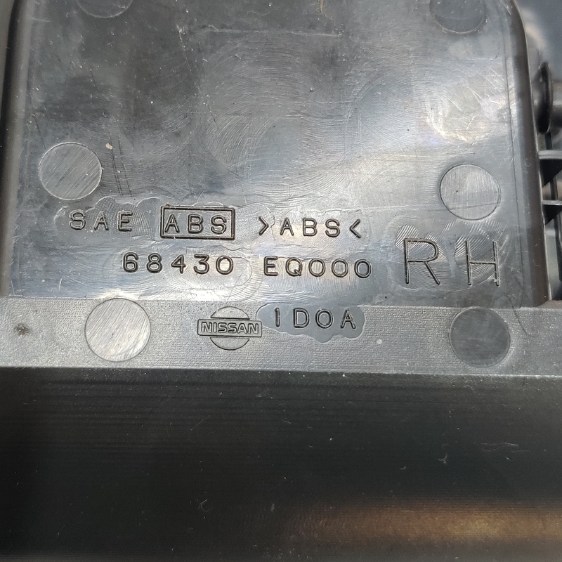 Підстаканник правий Nissan X-Trail T30 01-07 2.5 68430EQ000