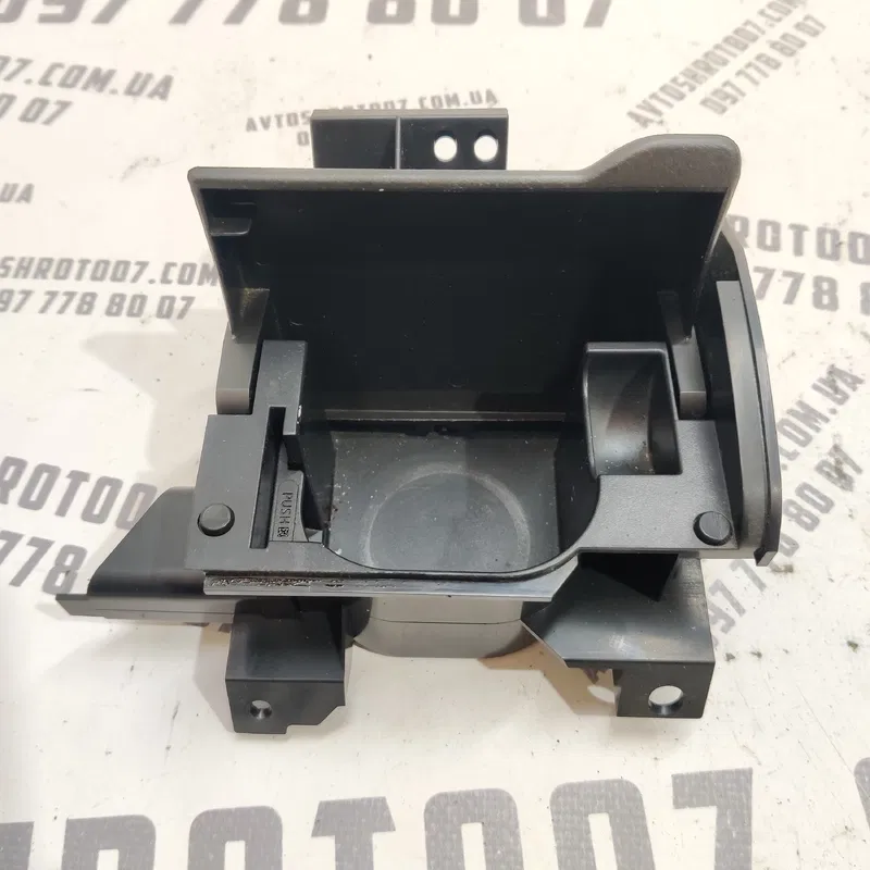 Підстаканник правий Nissan X-Trail T30 01-07 2.5 68430EQ000