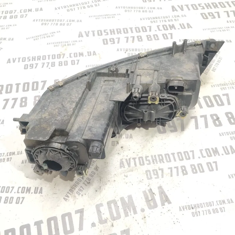 Фара передня права Mazda 6 GY (02-07) 2.0 бензин
