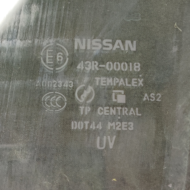 Скло дверей переднє праве Nissan X-Trail T30 (01-07) 2.5