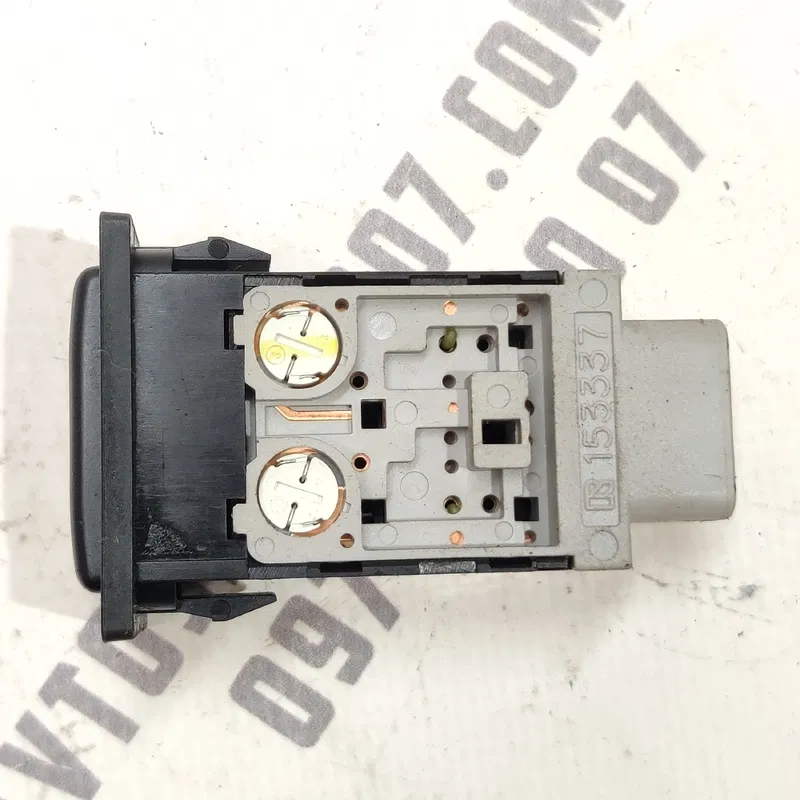 Кнопка обігріву заднього скла Toyota Avensis T25 03-08 2.0D