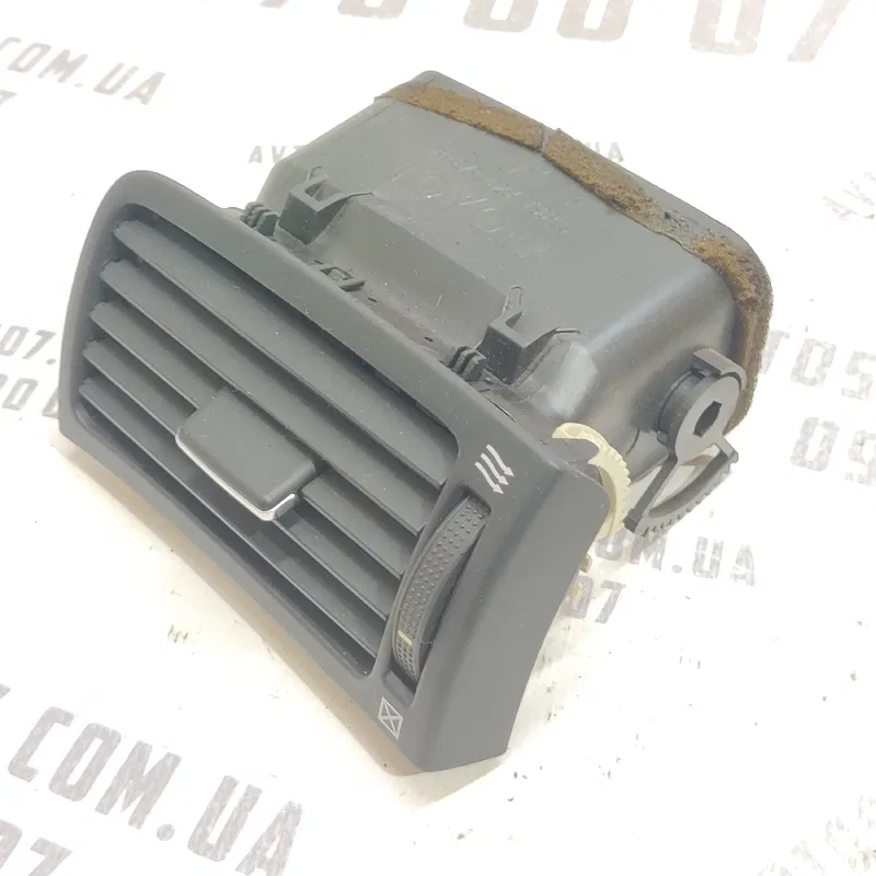 Дефлектор обдуву правий Toyota Avensis T25 (03-09) 2.0D