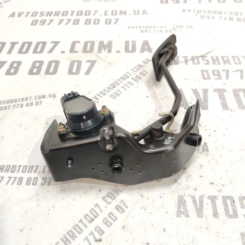 Педаль газу Toyota Avensis T25 (03-08) 2.0 дизель