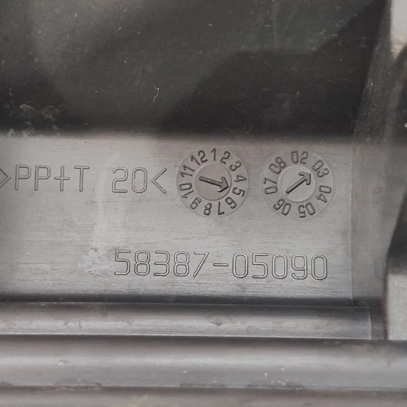 Пластик багажника Toyota Avensis T25 (03-08) 2.0 Дизель