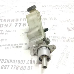 Головний тормозний циліндр Toyota Avensis T25 03-08 2.0D фото 3