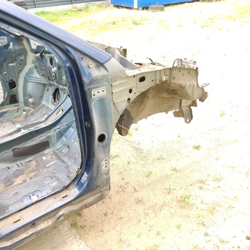 Четверть передня права Toyota Avensis T25 (03-08) 2.0D 1AD