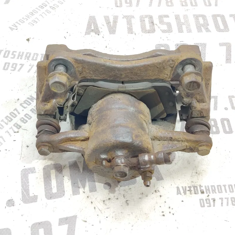 Супорт Toyota Avensis T25 03-08 2.0 дизель передній лівий