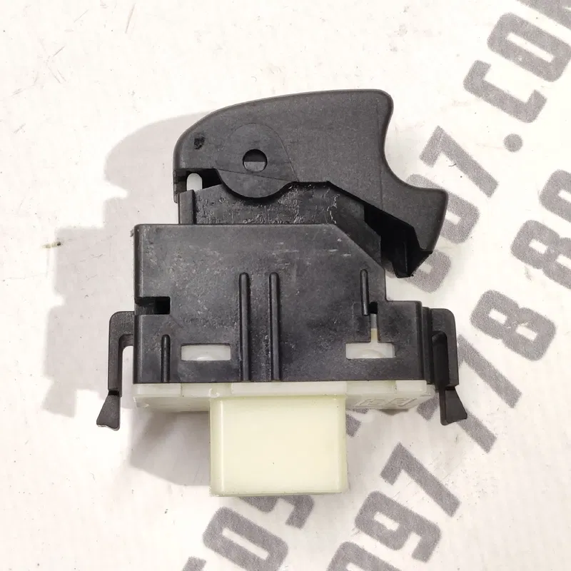 Кнопка склопідіймача Toyota Avensis T25 (03-09) 2.0 дизель