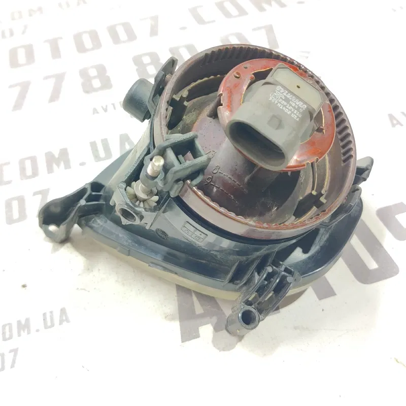 ПТФ права Toyota Avensis T25 (03-08) 2.0D 8121005060