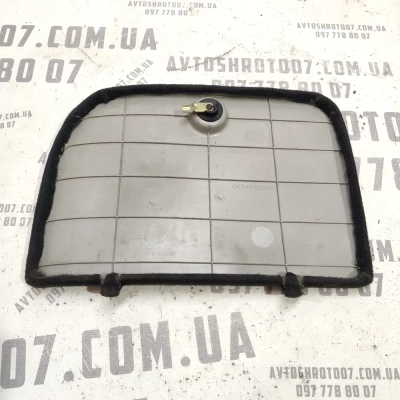 Накладка салону задня права Toyota Avensis T25 (03-09) 2.0D