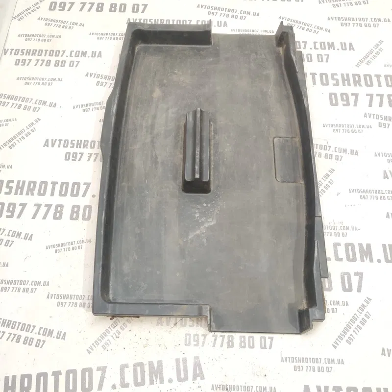 Пластик багажника Toyota Avensis T25 (03-08) 2.0D