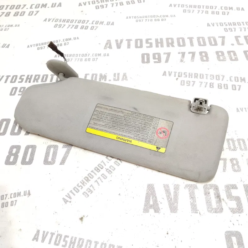 Сонцезахисник правий Toyota Avensis T25 (03-08) 2.0D