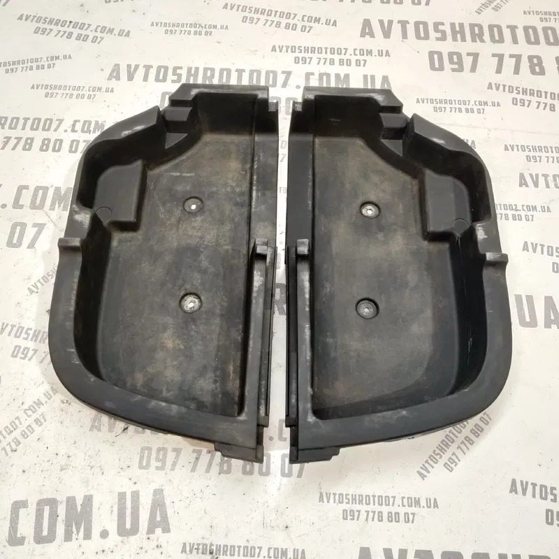 Пластик багажника Toyota Avensis T25 (03-08) 2.0D задній