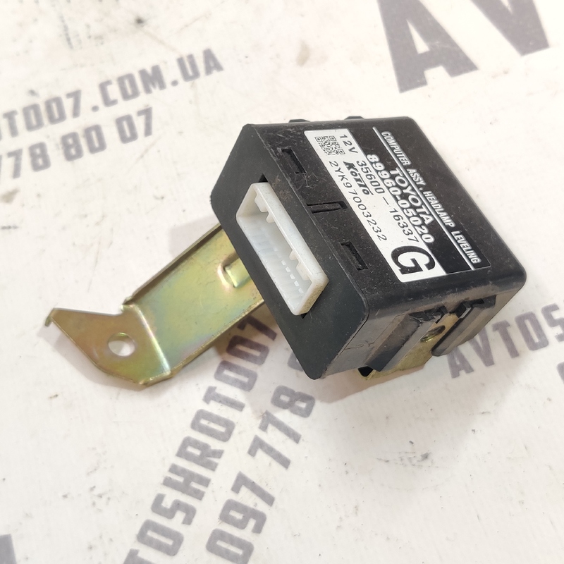 Блок коректора фар Toyota Avensis T25 03-08 2.0D 8996005020