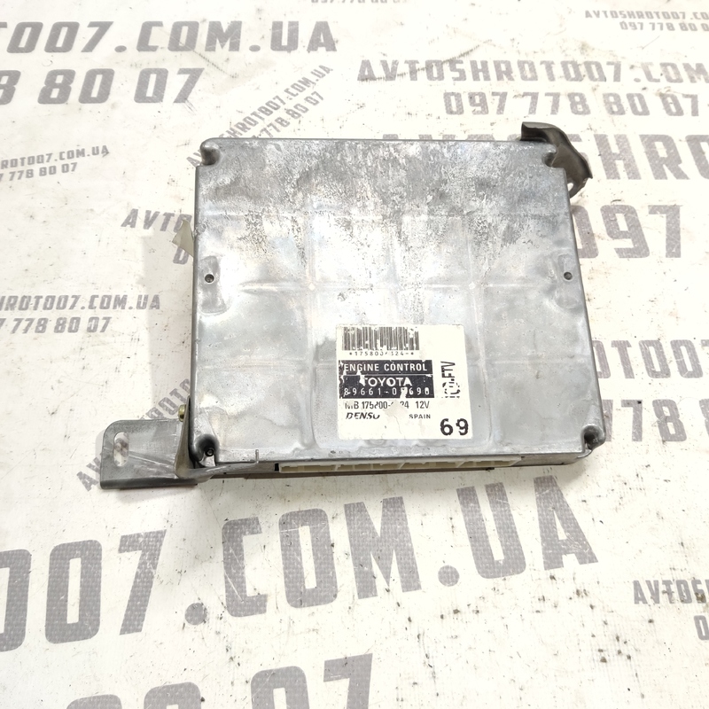 ЕБУ двигуна Toyota Avensis T25 (03-08) 2.0D 8966105690