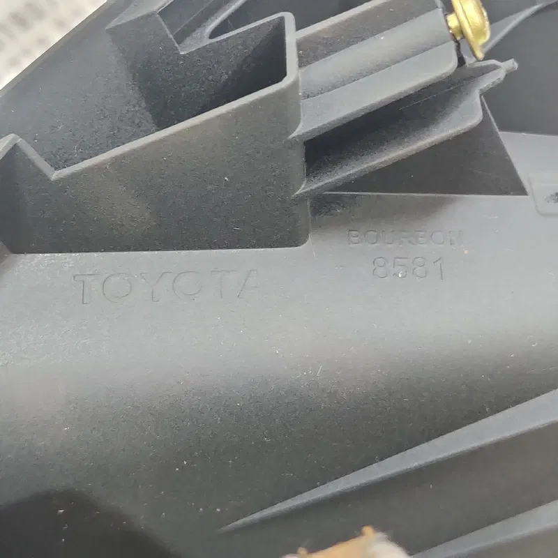 Дефлектор обдуву Toyota Avensis T25 (03-09) 2.0D 1AD