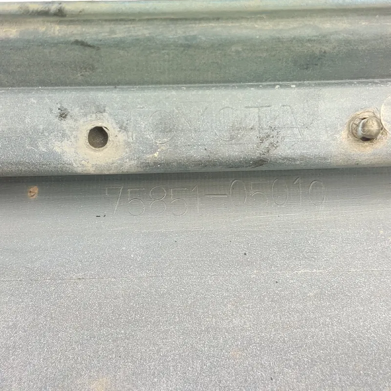 Накладка порога права Toyota Avensis T25 (03-08) 2.0D