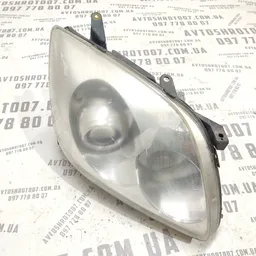 Фара передня права Toyota Avensis T25 (03-08) 2.0D