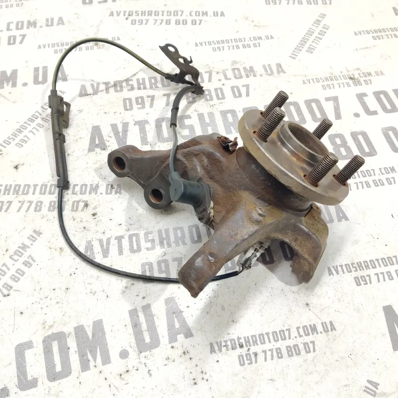 Цапфа передня права Toyota Avensis T25 (03-09) 2.0D 1AD