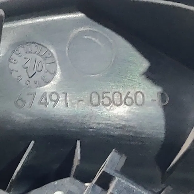 Накладка салону Toyota Avensis T25 (03-09) 2.0D пер. права