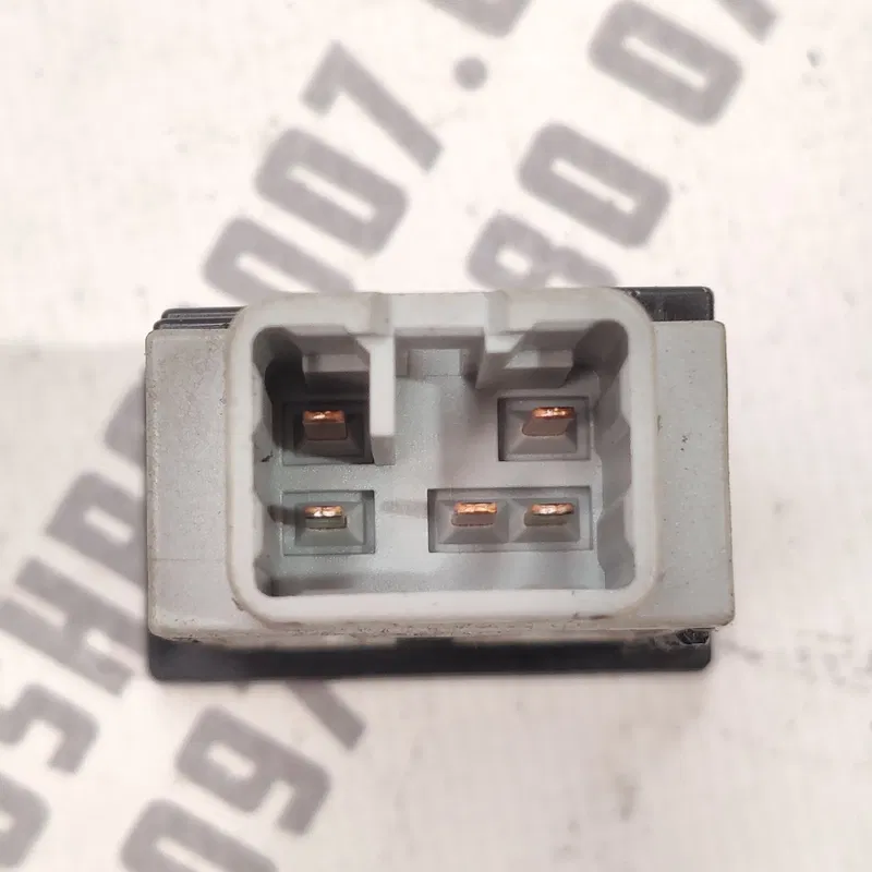 Кнопка обігріву заднього скла Toyota Avensis T25 03-08 2.0D