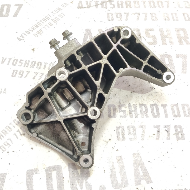 Кронштейн генератора Volvo S60 III (19-) 2.0 бенз 31670108