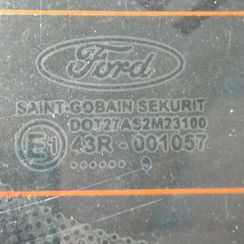 Скло кузова заднє Ford