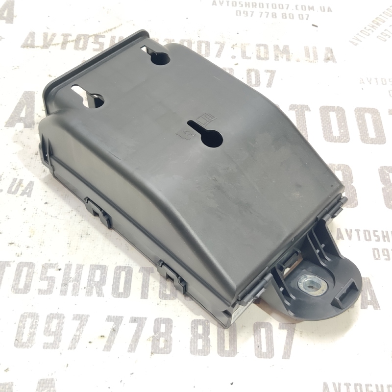 Блок запобіжників Volvo S60 III 18- 2.0 Бензин OEM 32209198