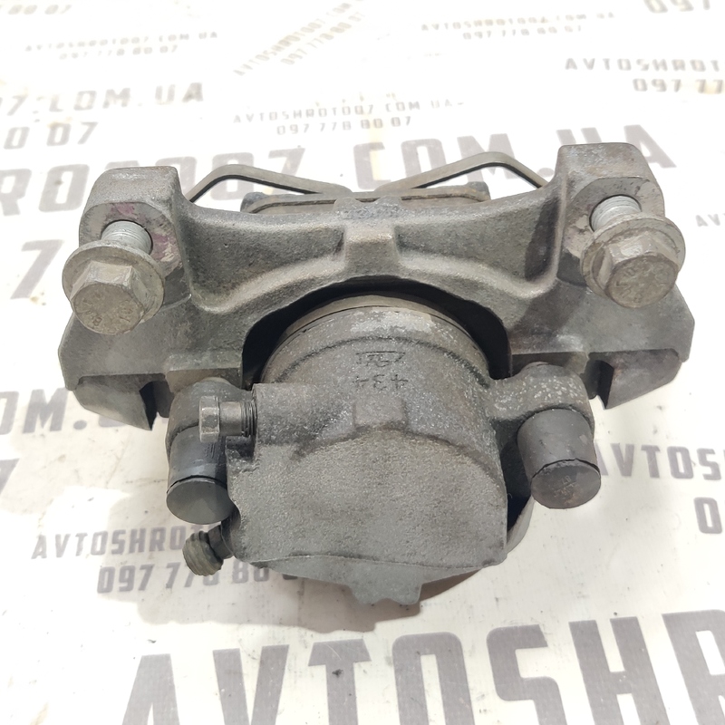 Супорт передній правий Volvo S60 III 2.0 (18-24) 31381552