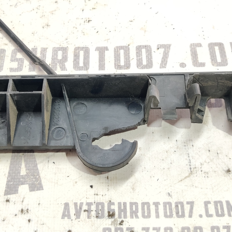 Кронштейн радіатора перед Volvo S60 III (18-) 2.0Б 31368234