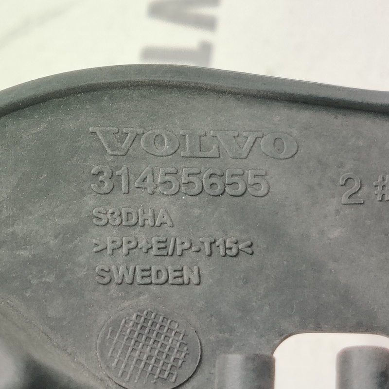Решітка радіатора нижня Volvo S60 III (18-24) 2.0 31455655