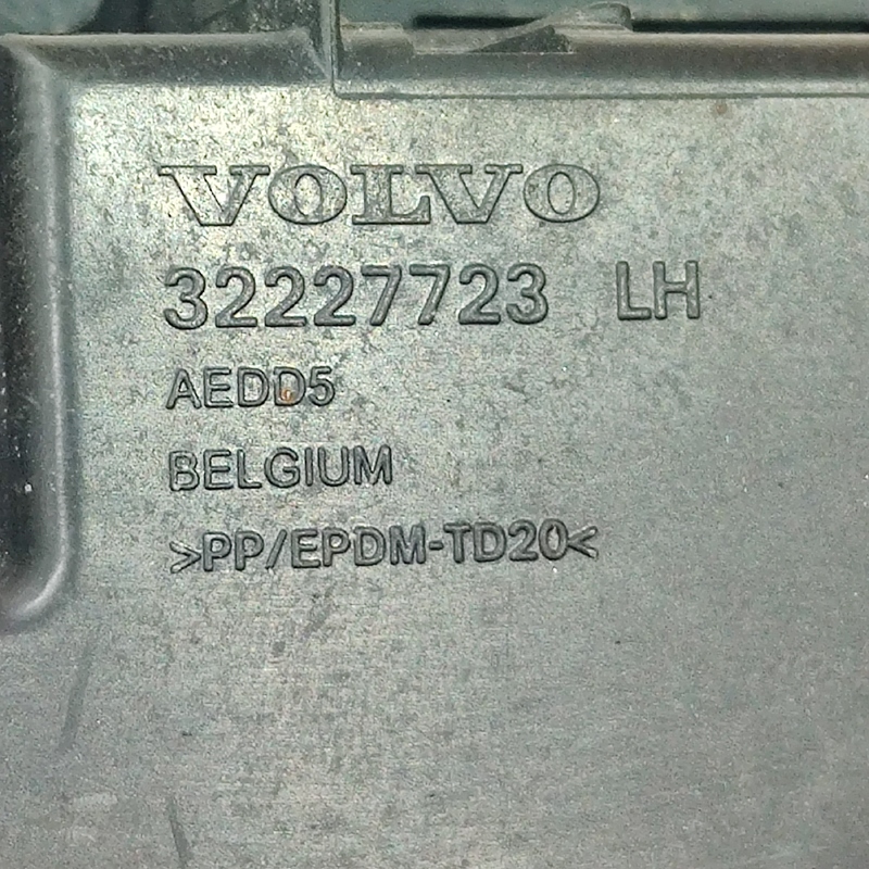 Кронштейн задній лівий Volvo S60 III (19-) 2.0Б 32227723