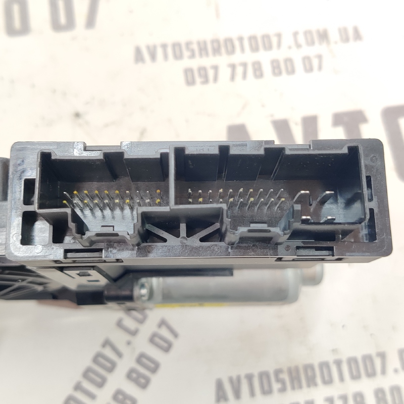 Мотор склопідіймача пер.лів Volvo S60 III 2.0Б 19- 31674755